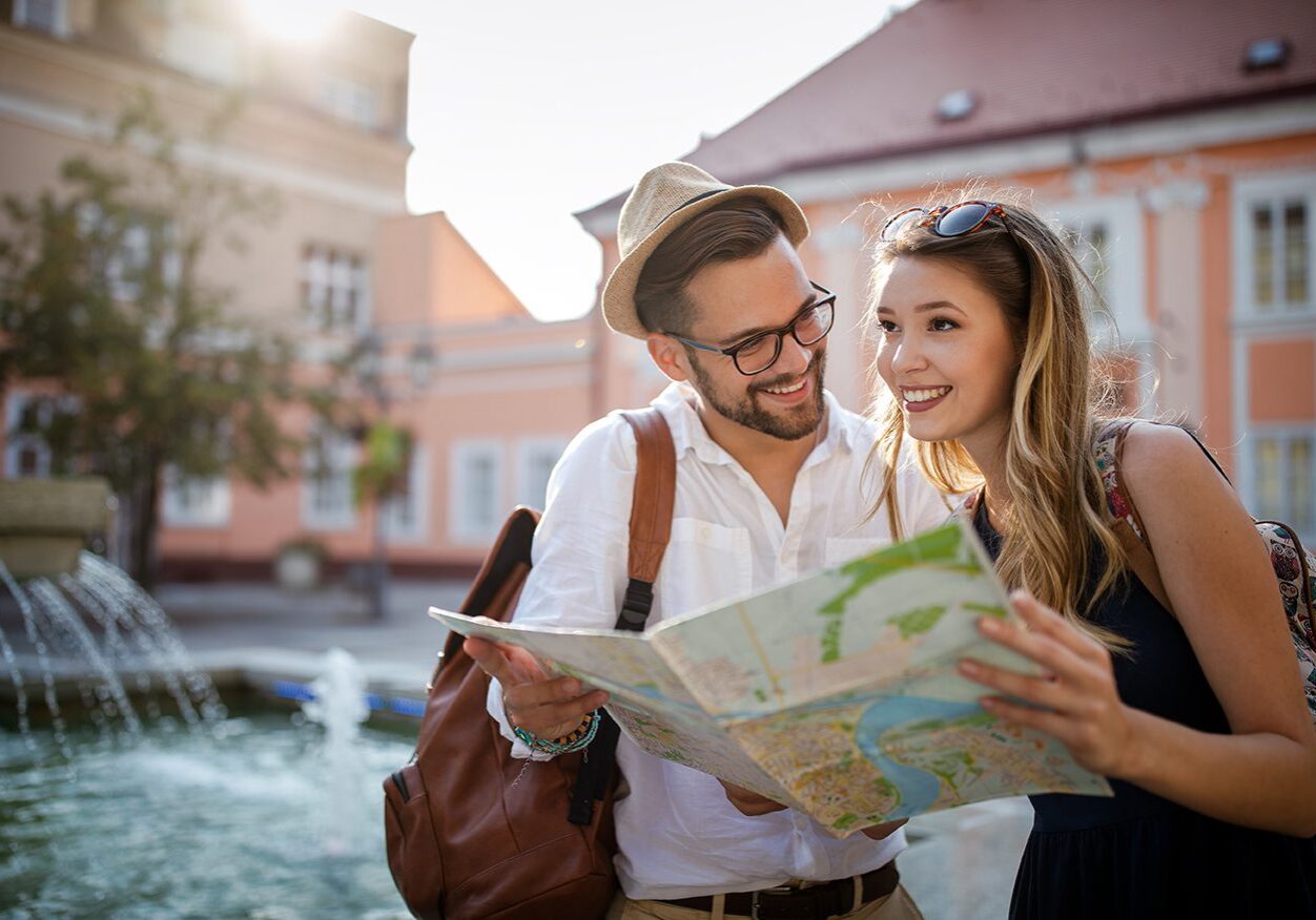 Summer holidays, dating, love and tourism concept. Smiling happy couple in the city